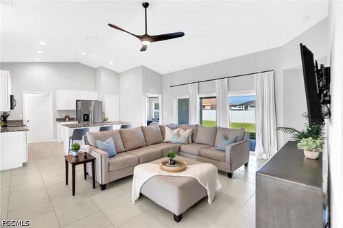 618 Ne 2nd Pl, Cape Coral, FL, 33909-1941 | Card Image