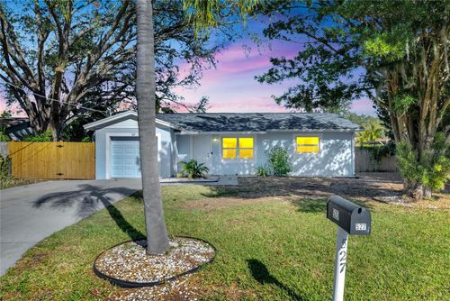 527 Fox Run Trail, APOLLO BEACH, FL, 33572 | Card Image