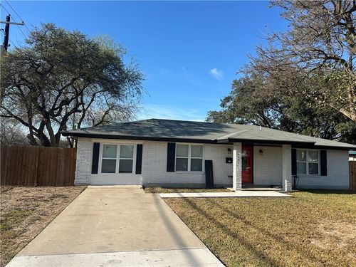 1001 E Hefferman St, Beeville, TX, 78102-5231 | Card Image