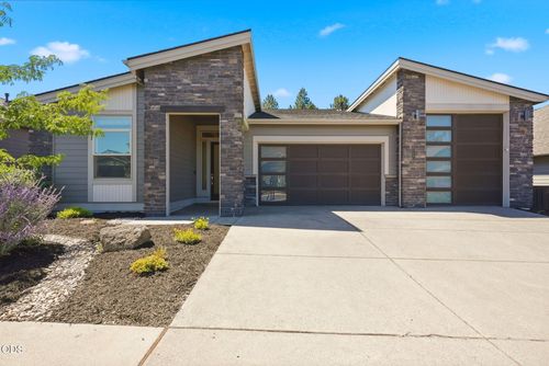 3083 Nw Hidden Ridge Dr, Bend, OR, 97703-7809 | Card Image