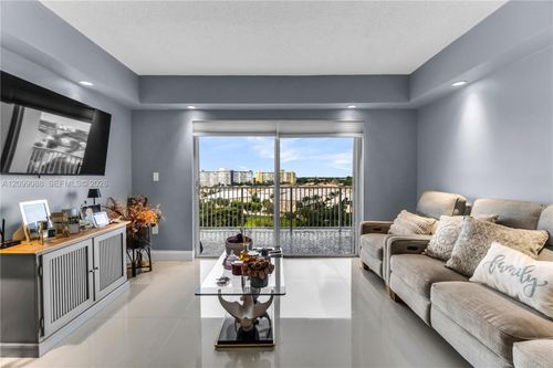 704-3850 Washington St, Hollywood, FL, 33021-7355 | Card Image