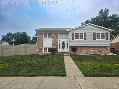 22792 Armstrong Ave, Brownstown, MI, 48193-8212 | Card Image