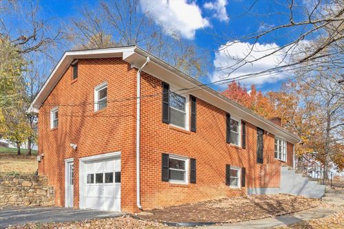 222 Maple Dr, Blue Ridge, VA, 24064-1216 | Card Image