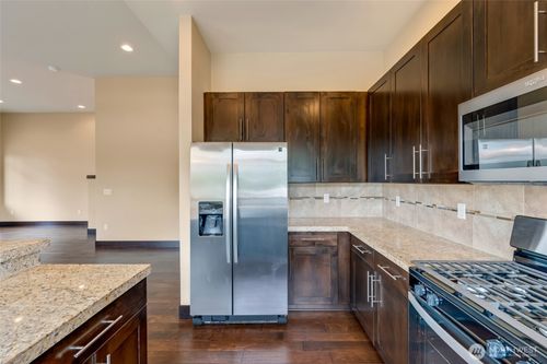 b-4020 Ne 3rd Pl, Renton, WA, 98056-4130 | Card Image