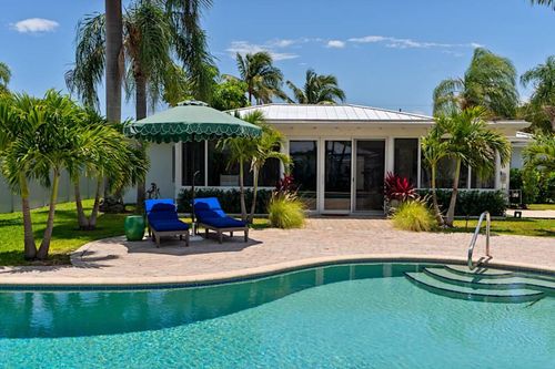 110 Wellesley Dr, Lake Worth Beach, FL, 33460-6304 | Card Image