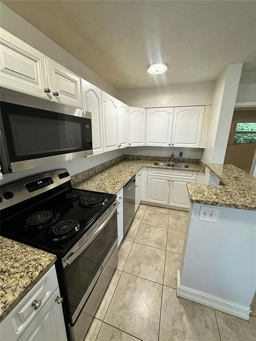 apt-2-925 Ne 17th Ave, Fort Lauderdale, FL, 33304-5403 | Card Image