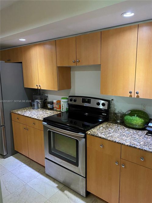 426-6917 Collins Ave, Miami Beach, FL, 33141-7205 | Card Image