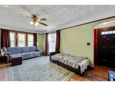 425 Ne Cleveland Ave, House other with 3 bedrooms, 2 bathrooms and 1 parking in Gresham OR | Image 3