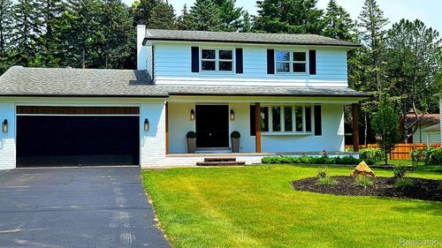 54232 Mound Rd, Shelby Twp, MI, 48316-1641 | Card Image