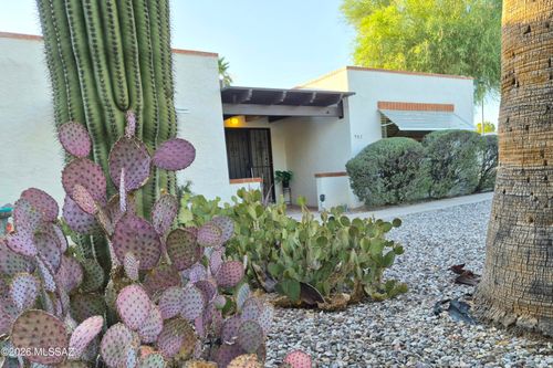 982 N Camino Las Solanas, Tucson, AZ, 85710-8827 | Card Image