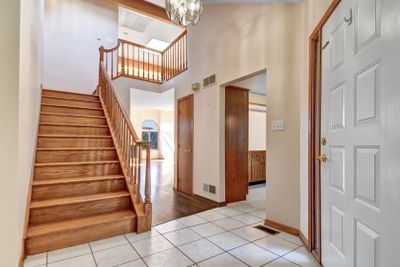 EAST - 18445 Lakeview Circle, Townhouse with 2 bedrooms, 2 bathrooms and 2 parking in Tinley Park IL | Image 3