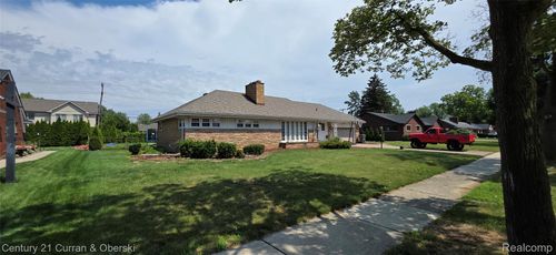 180 Golfcrest Dr, Dearborn, MI, 48124-1118 | Card Image
