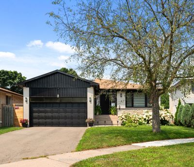 523 Corbin Crt, House other with 3 bedrooms, 2 bathrooms and 6 parking in Mississauga ON | Image 2