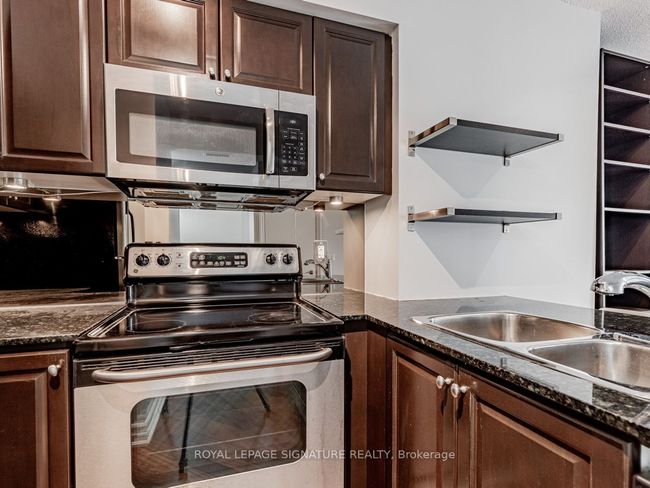 709 - 8 Scollard St, Condo with 0 bedrooms, 1 bathrooms and null parking in Toronto ON | Image 9