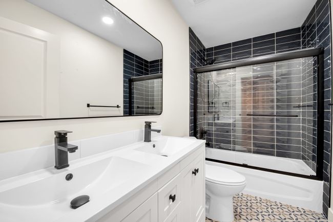 2nd level Full bath | Image 13