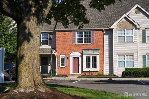 18 Keith Ct, Kendall Park, NJ, 08824-1518 | Card Image