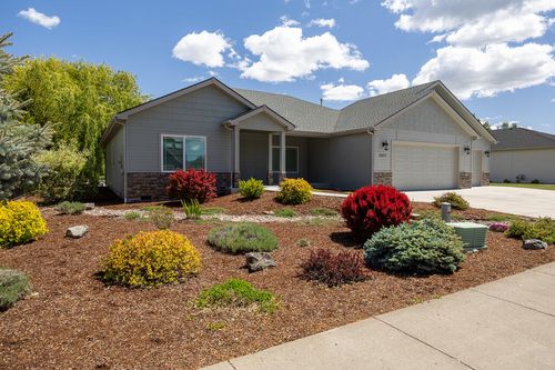 2937 Front St, Klamath Falls, OR, 97601-1276 | Card Image
