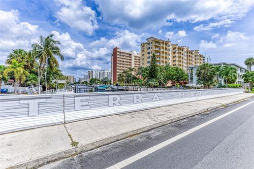 3261 Oleander Way, Pompano Beach, FL, 33062-6807 | Card Image