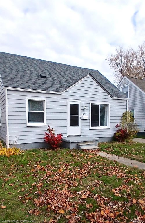 19021 Hazelwood St, Roseville, MI, 48066-3005 | Card Image