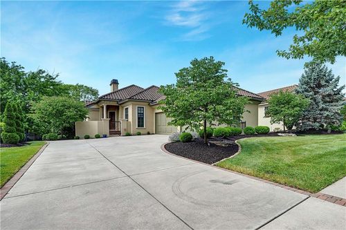 3313 W 138th St, Leawood, KS, 66224-4587 | Card Image