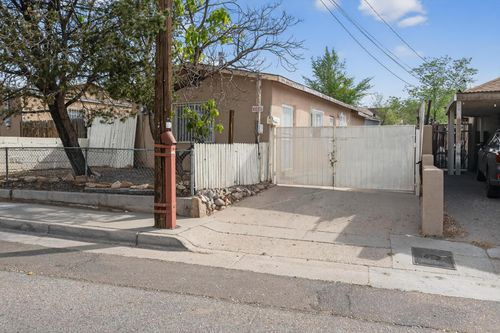1022 1/2 Edith Blvd Ne, Albuquerque, NM, 87102-2474 | Card Image