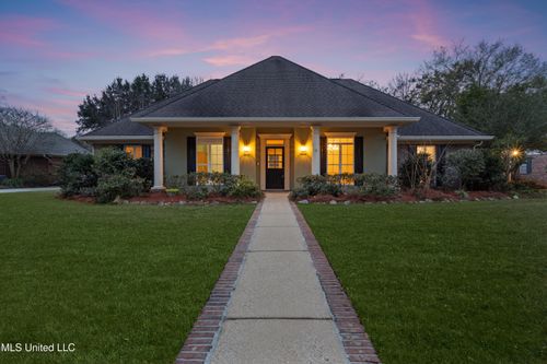 124 Surgeres Pl, Ocean Springs, MS, 39564-3050 | Card Image