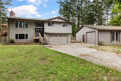 1904 Fir Woods Pl, Oak Harbor, WA, 98277-8527 | Card Image