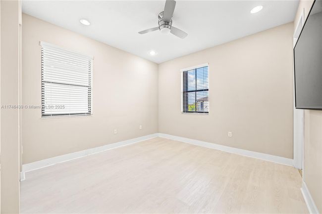3346 W 96 Th Pl, House other with 3 bedrooms, 3 bathrooms and null parking in Hialeah FL | Image 32