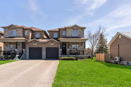 71 Burke St, Sutton West, ON, L0E1R0 | Card Image