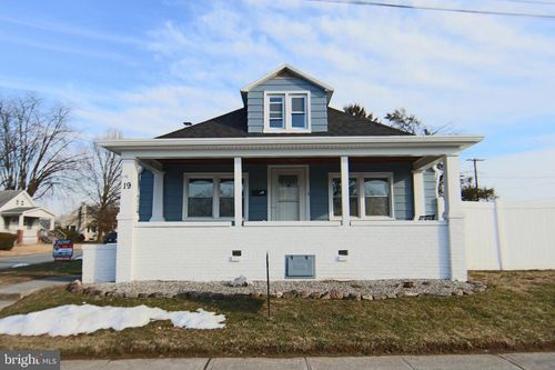 19 Crescent St, HIGHSPIRE, PA, 17034-1607 | Card Image