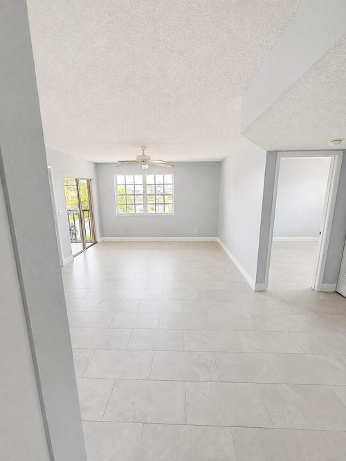 201-1560 Se Royal Green Cir, Port St. Lucie, FL, 34952-4655 | Card Image