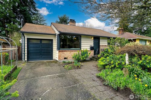 7025 25th Ave Ne, Seattle, WA, 98115-5811 | Card Image