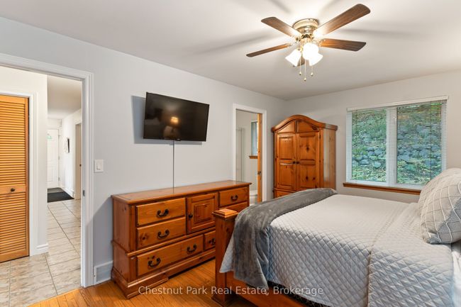 293 W Diamond Lake Rd, House other with 3 bedrooms, 2 bathrooms and 4 parking in Highland Grove ON | Image 37