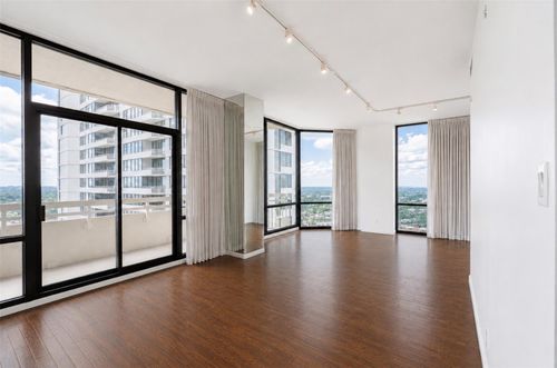 19p-14 Greenway Plz, Houston, TX, 77046-1427 | Card Image