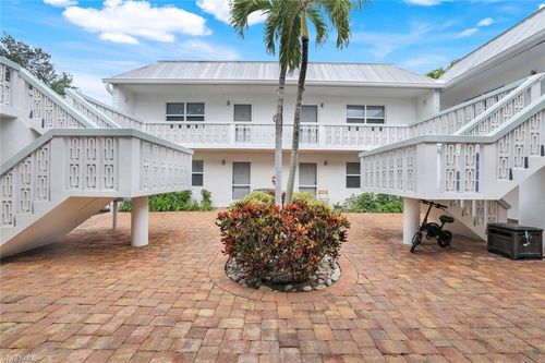 apt-22-780 10th Ave S, NAPLES, FL, 34102-7335 | Card Image