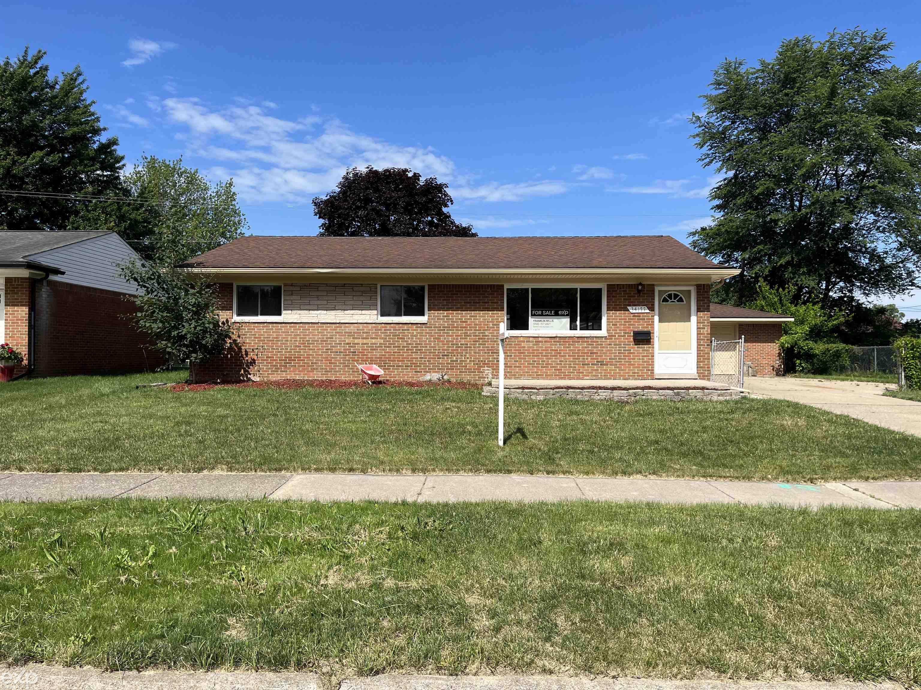 Chope Pl, Clinton Township, MI 48035