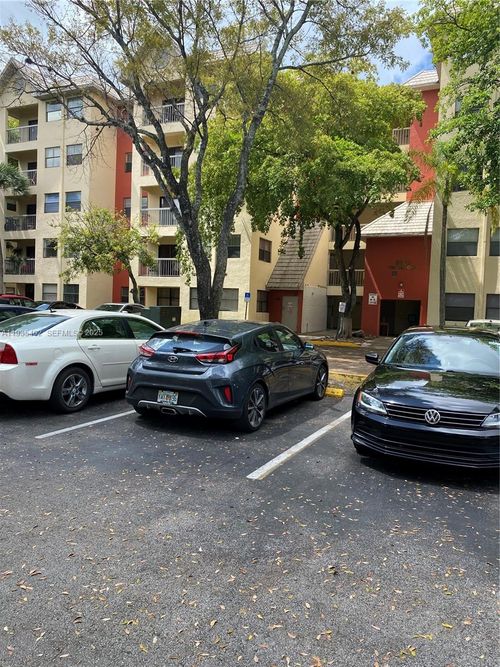 apt-554-8120 Geneva Ct, Doral, FL, 33166-7769 | Card Image