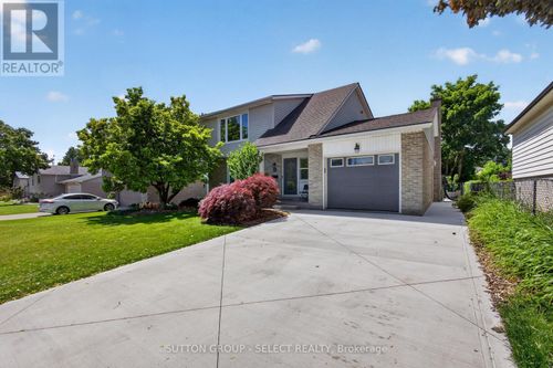 33 Farnham Cres, London, ON, N6K1K2 | Card Image