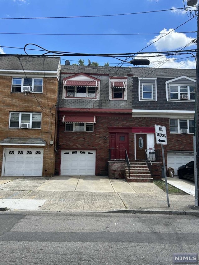 Garfield Ave, Jersey City, NJ 07305