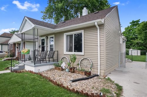 25171 Lawn St, Roseville, MI, 48066-3813 | Card Image