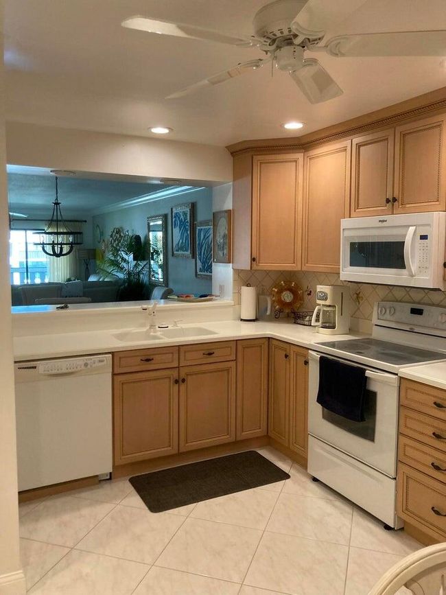 APT-404 - 166 Se Saint Lucie Blvd, Condo with 2 bedrooms, 2 bathrooms and null parking in Stuart FL | Image 4