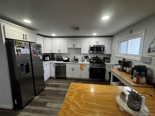 6 Victoria Pl, Mastic Beach, NY, 11951-3506 | Card Image