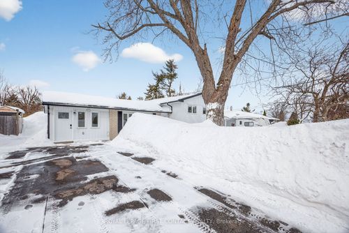 4 Wallis Street, Oro Medonte, ON, L0K2G0 | Card Image