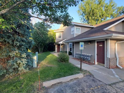 6253 Middleton Spring Drive Common, Middleton, WI, 53562 | Card Image