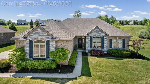672 Brooks Ln, Oxford, MI, 48371-6737 | Card Image