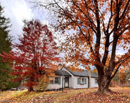 94 River Rd, Montague, NJ, 07827-3226 | Card Image