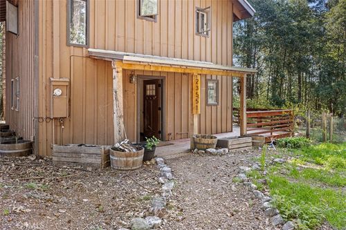 23551 Ridge Rd, Willits, CA, 95490-9499 | Card Image