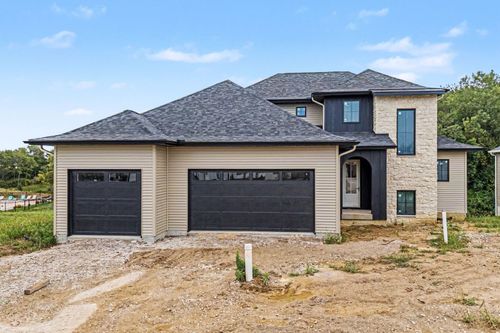 7125 Spring Creek Dr, Bettendorf, IA, 52722-6595 | Card Image
