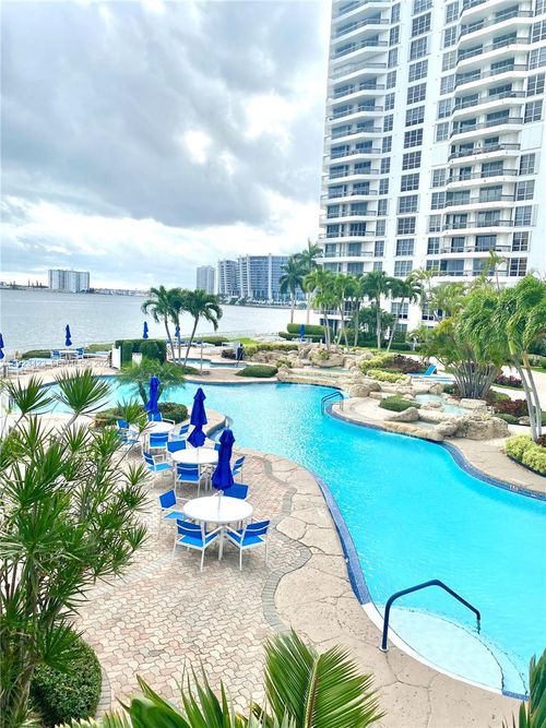 apt-402-19195 Mystic Pointe Dr, Aventura, FL, 33180-4503 | Card Image