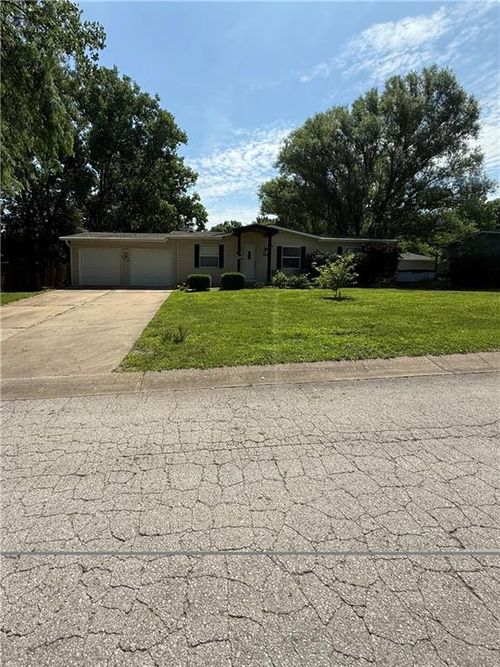 193 Se 51st Rd, Warrensburg, MO, 64093-7715 | Card Image